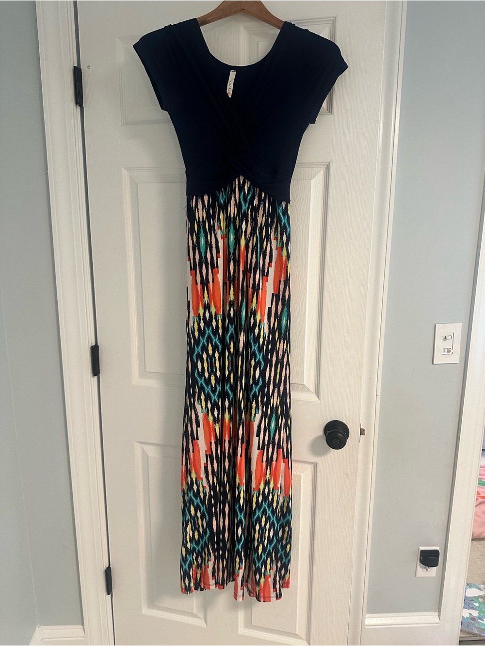 Gorgeous maxi dress with vibrant colors, size small